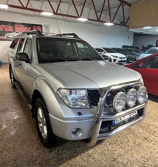 Nissan Navara Double Cab 2.5 dCi | 171 ch | BVA | Double cabine | Attelage fixe | Révision récente | Climatisation