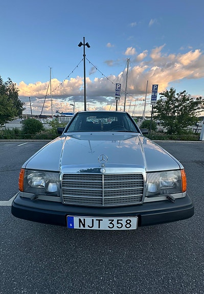 Mercedes-Benz 200 4 of 15