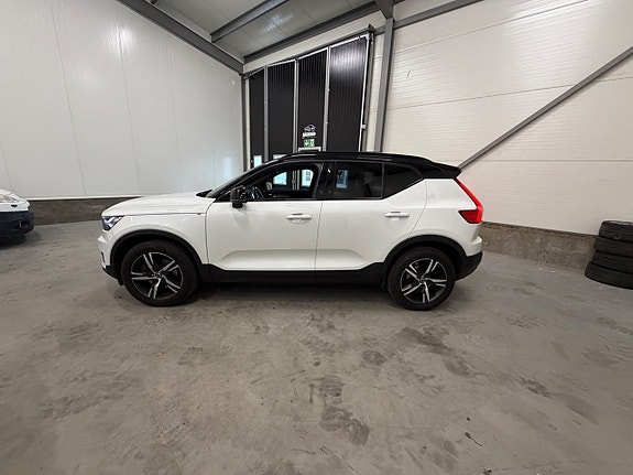Volvo XC40 4 of 30