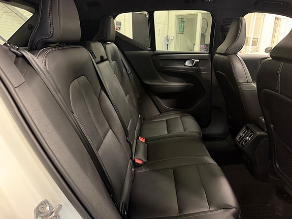 Volvo XC40 13 of 30