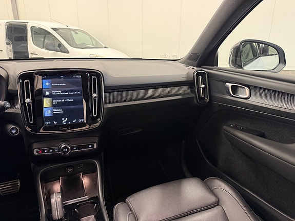 Volvo XC40 16 of 30