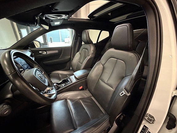 Volvo XC40 14 of 30