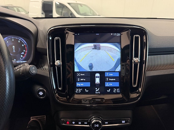 Volvo XC40 19 of 30