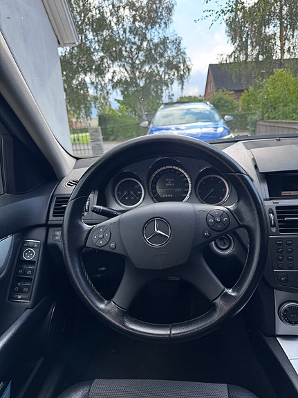 Mercedes-Benz C220 6 of 6