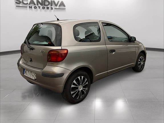 Toyota Yaris 8 of 22