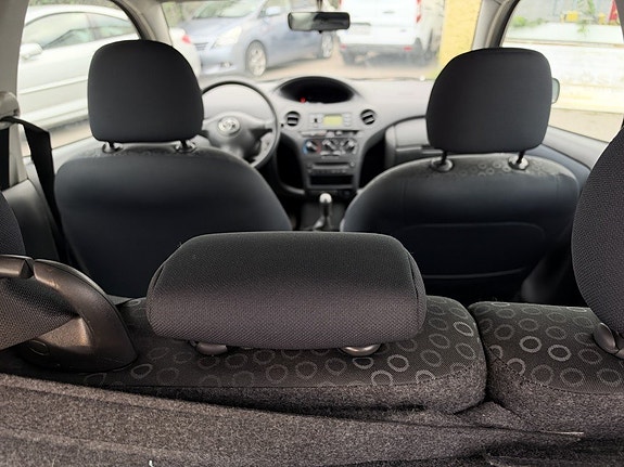 Toyota Yaris 18 of 22