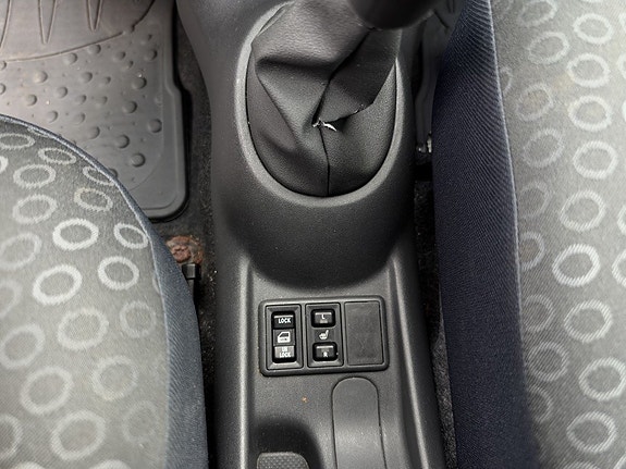 Toyota Yaris 16 of 22