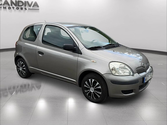 Toyota Yaris 2 of 22