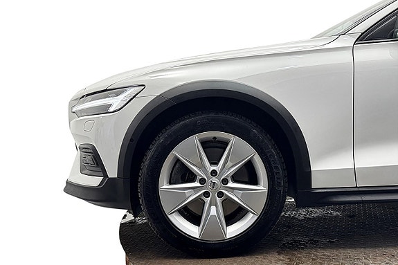 Volvo V60 Cross Country 11 of 30