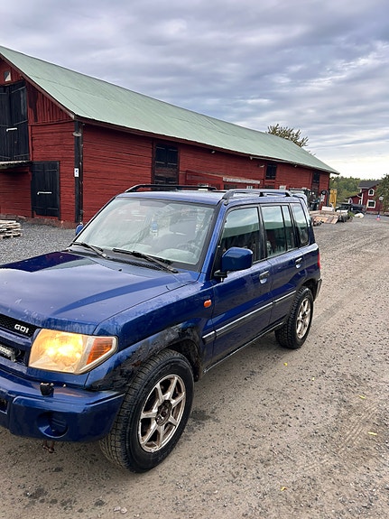 Mitsubishi Pajero Pinin 2 of 11