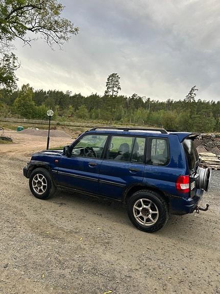 Mitsubishi Pajero Pinin 4 of 11