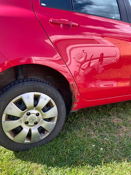 Toyota Yaris 3 of 9