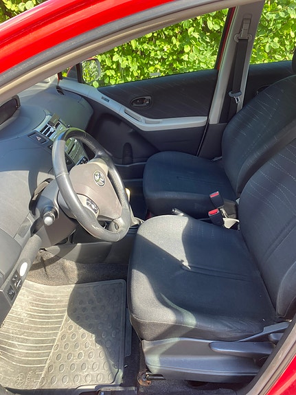 Toyota Yaris 9 of 9