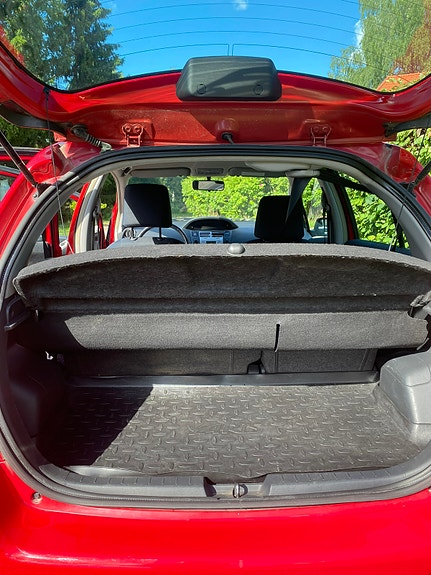 Toyota Yaris 5 of 9