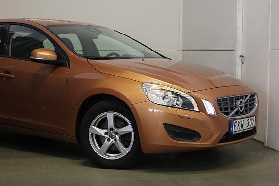 Volvo S60 2 of 18