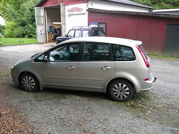 Ford C-Max 2 of 3