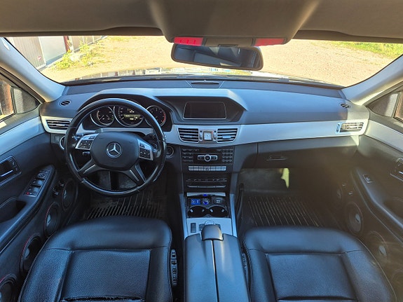 Mercedes-Benz E300 9 of 14