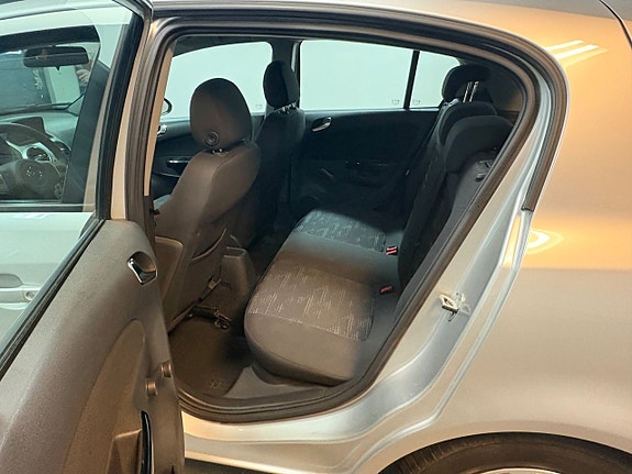 Opel Corsa 12 of 16