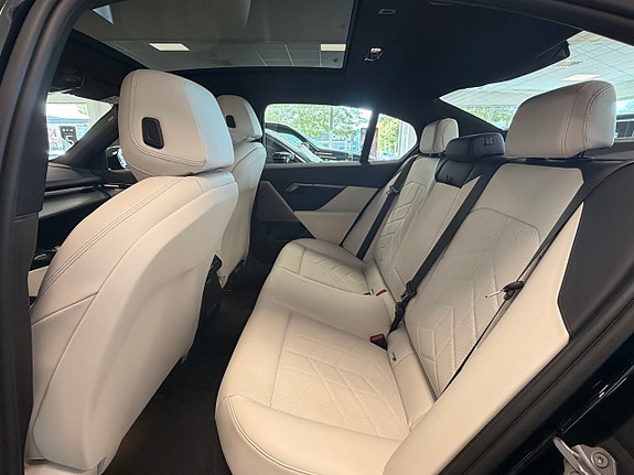 BMW 520 8 of 12