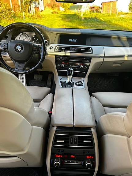 BMW 740d 10 of 12