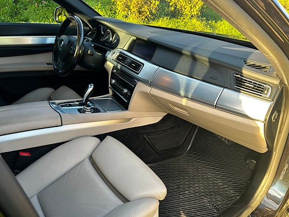 BMW 740d 11 of 12