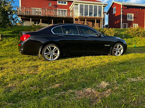 BMW 740d 4 of 12