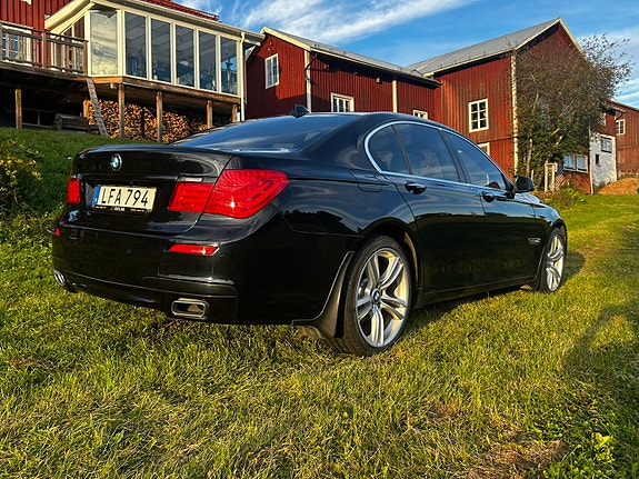 BMW 740d 5 of 12