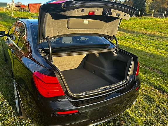 BMW 740d 7 of 12