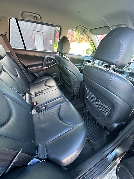 Toyota RAV4 8 of 11