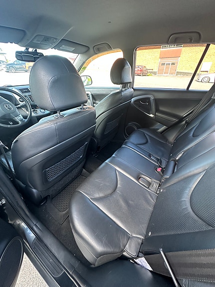 Toyota RAV4 7 of 11