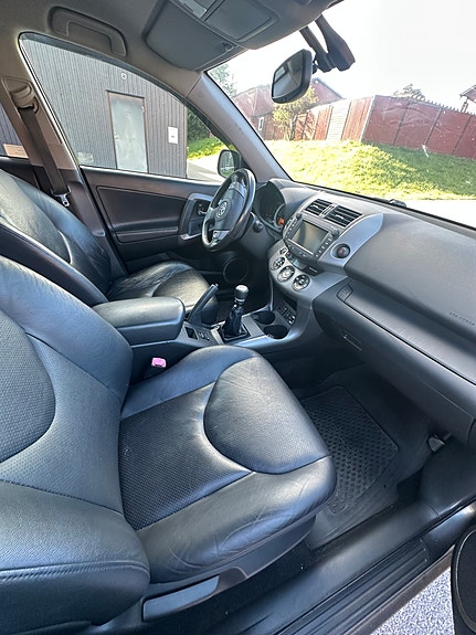 Toyota RAV4 5 of 11
