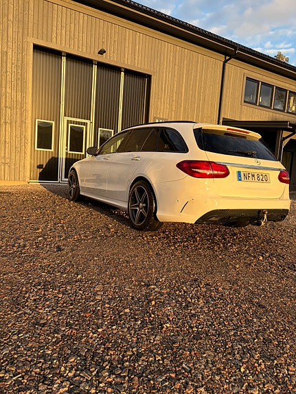Mercedes-Benz C220 8 of 23