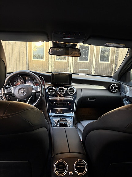 Mercedes-Benz C220 21 of 23