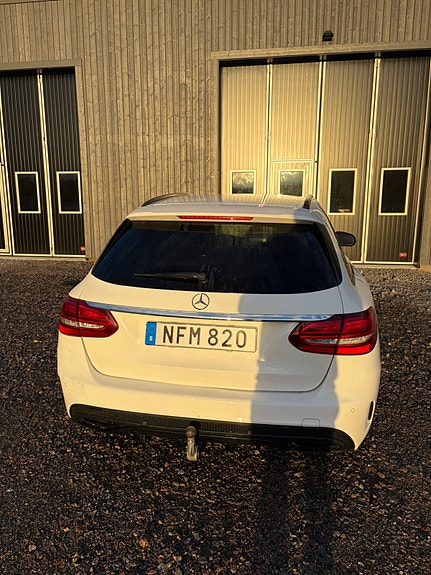 Mercedes-Benz C220 9 of 23