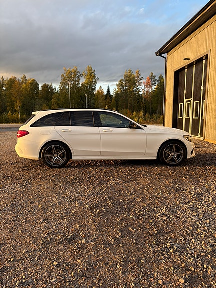 Mercedes-Benz C220 11 of 23