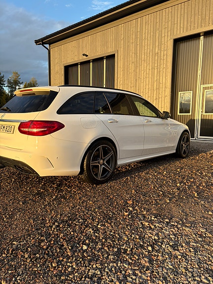 Mercedes-Benz C220 10 of 23