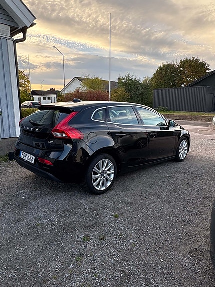 Volvo V40 3 of 7
