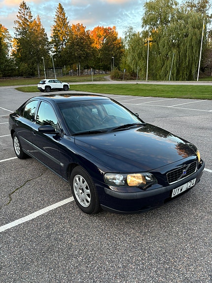 Volvo S60 2 of 11
