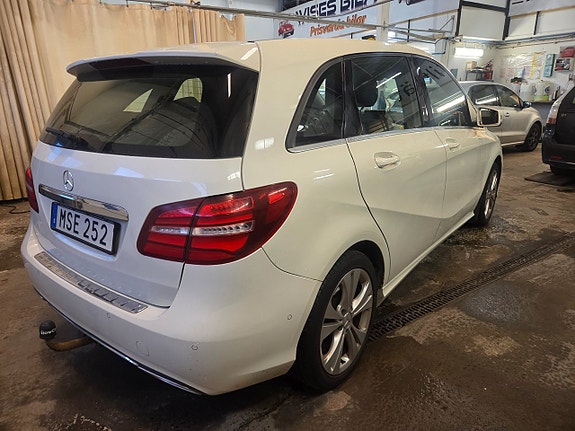 Mercedes-Benz B180 4 of 19