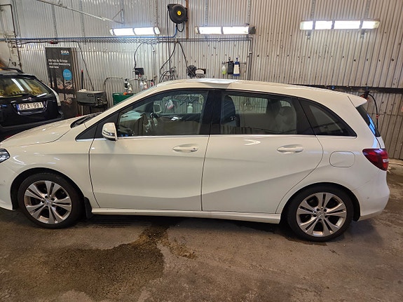 Mercedes-Benz B180 9 of 19