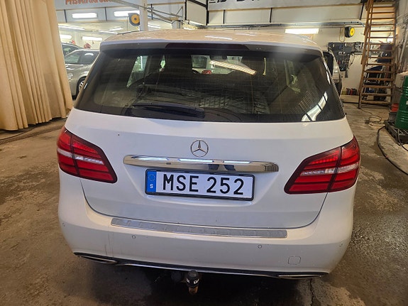 Mercedes-Benz B180 5 of 19