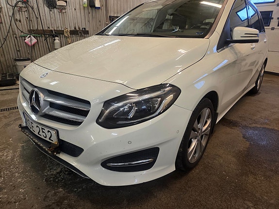 Mercedes-Benz B180