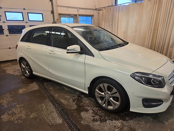 Mercedes-Benz B180 3 of 19
