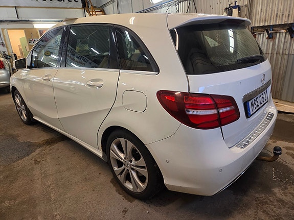 Mercedes-Benz B180 6 of 19
