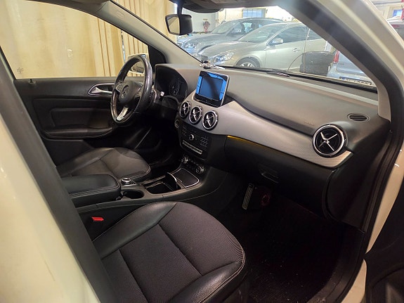 Mercedes-Benz B180 15 of 19