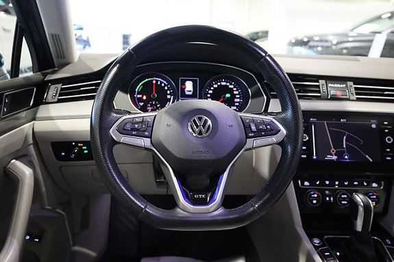 Volkswagen Passat 14 of 28