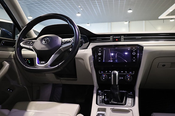 Volkswagen Passat 15 of 28