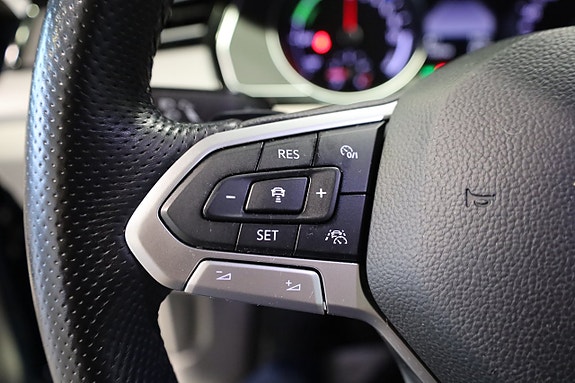 Volkswagen Passat 25 of 28
