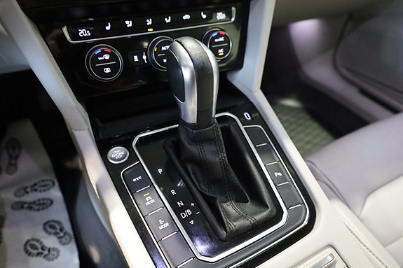 Volkswagen Passat 23 of 28