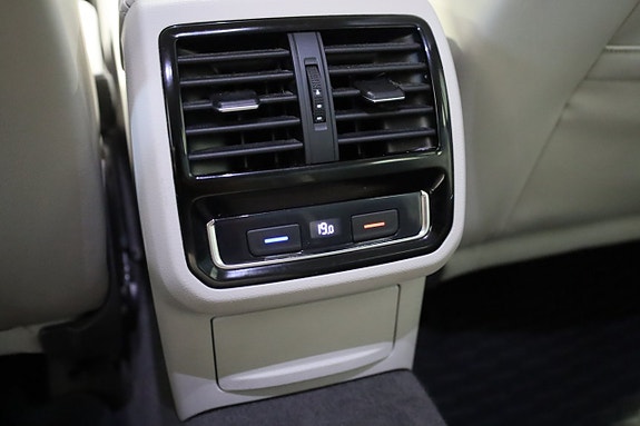 Volkswagen Passat 16 of 28